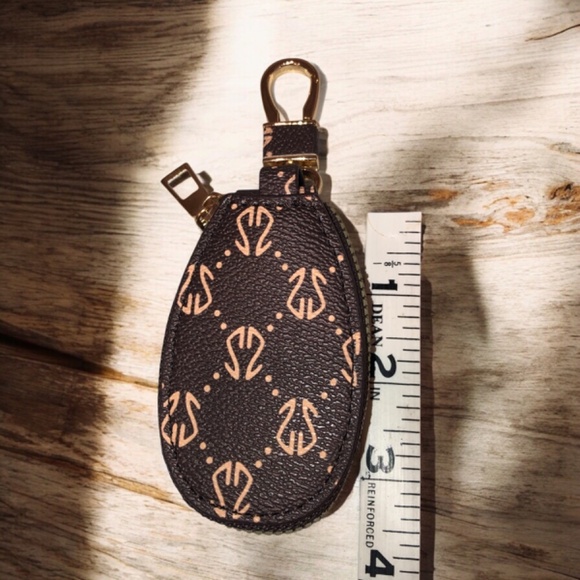 Sleek key case with zipper - Picture 5 of 7